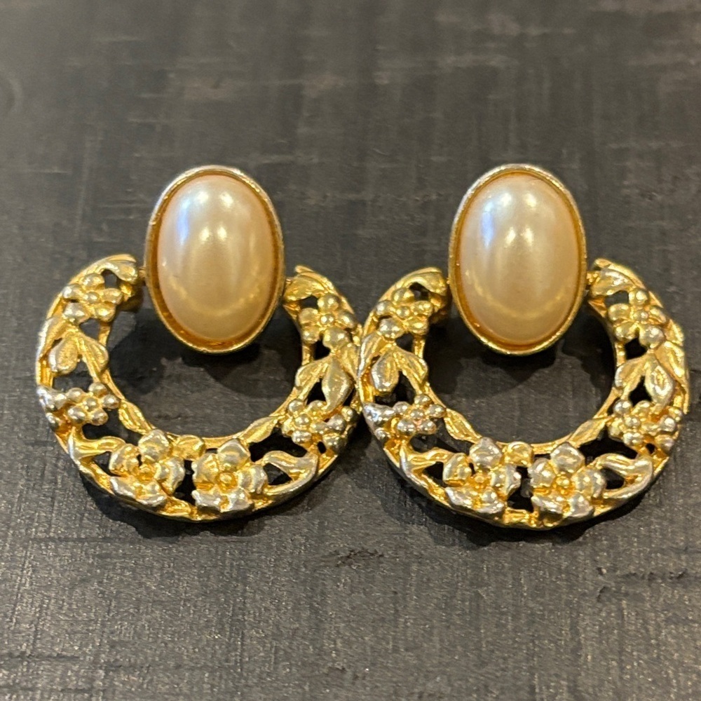 Vintage Faux Pearl Door Knocker Floral Gold Tone Regal Earrings Dangle